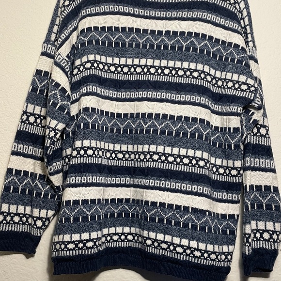 Pattern Sweater - Picture 2 of 3